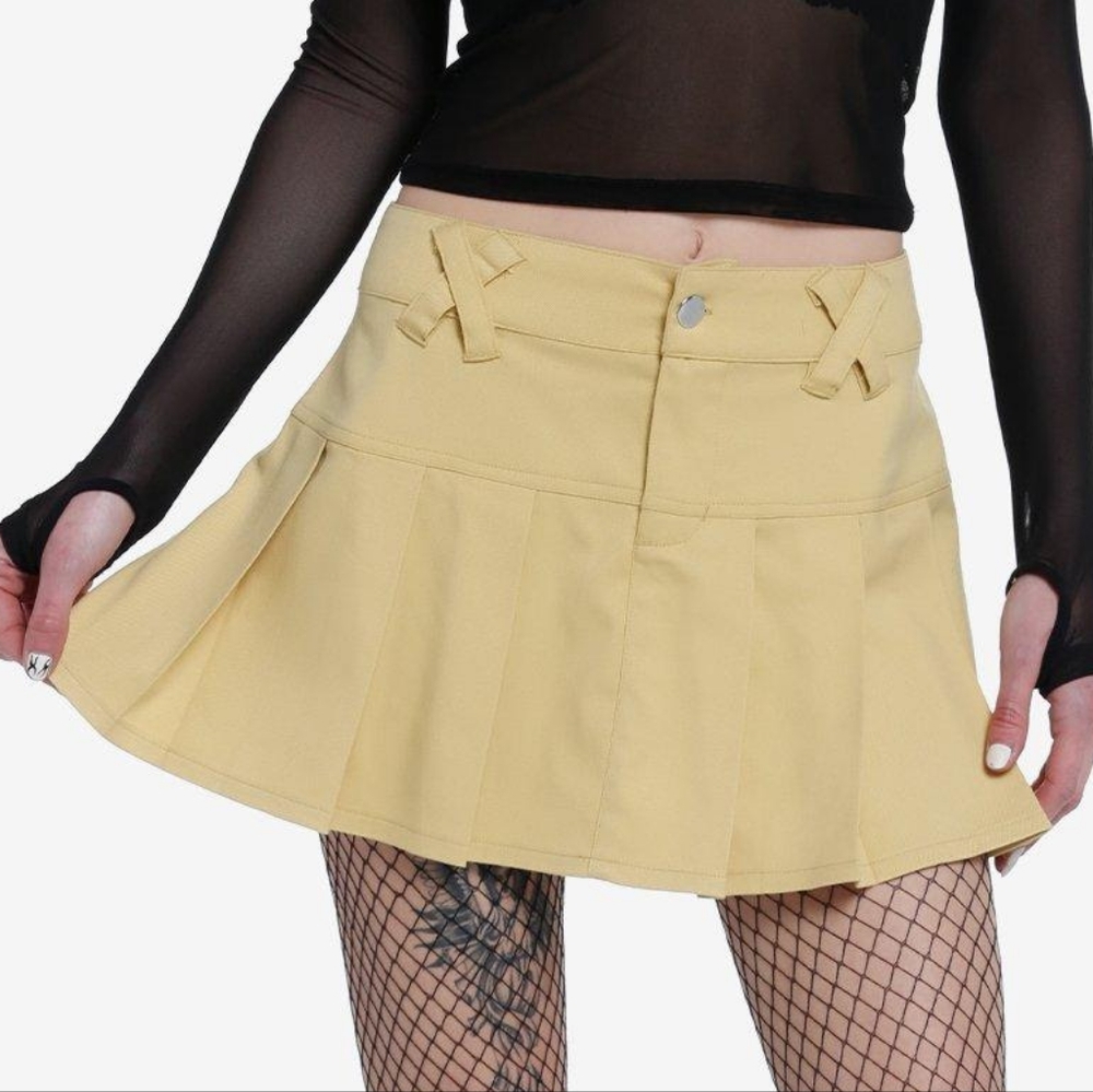 Hot Topic Khaki Pleated Mini Skirt